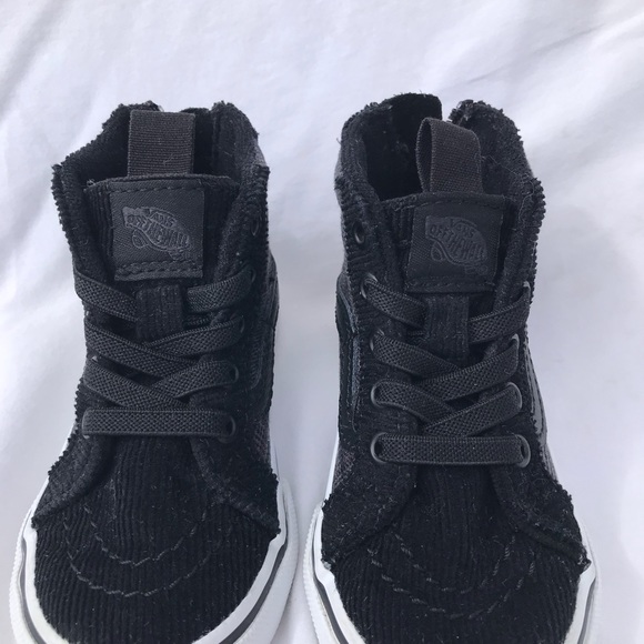 Toddler VANS Off the Wall. Size 5 - Picture 2 of 7